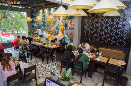 Không gian nhà hàng Nét Huế Lạc Trung